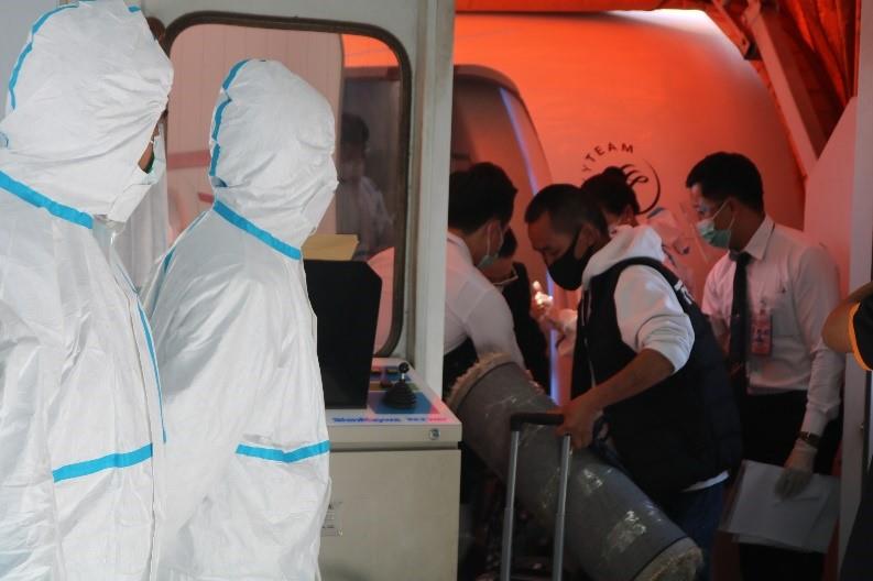 20201120-covid-19-air-travel-air-bridge